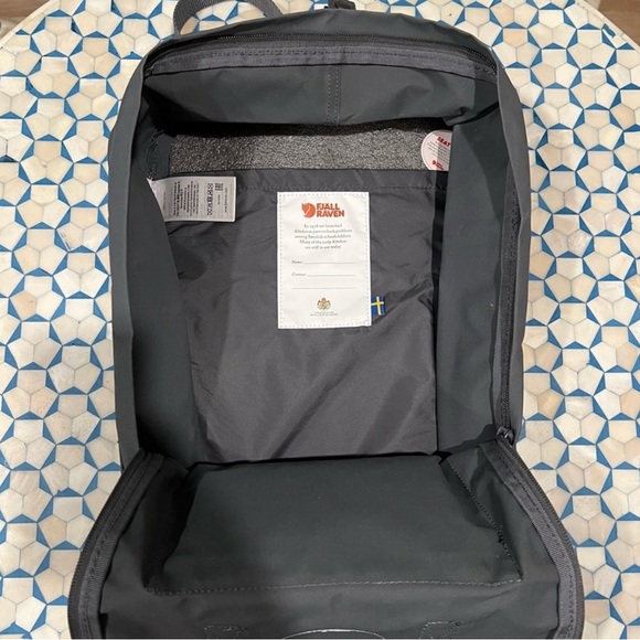 New- FjallRaven Kanken Classic 550 Black Backpack. - Picture 6 of 8